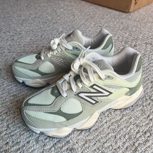 New Balance 9060 size W6/M4